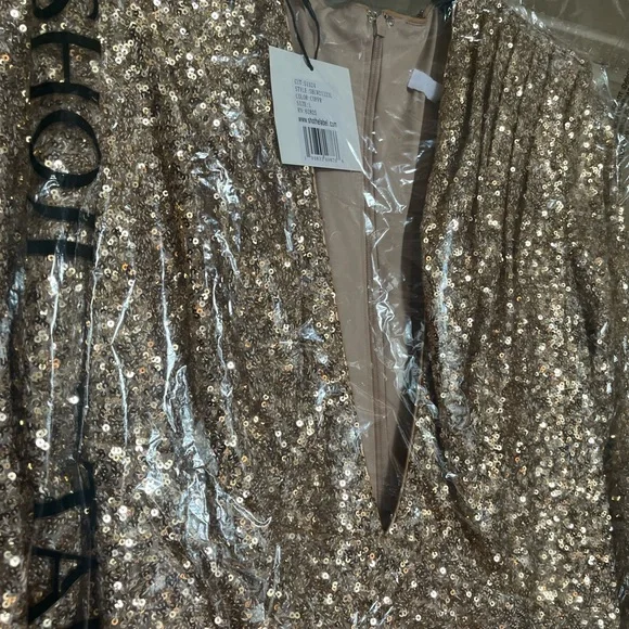 Elegant NEW Gold Sequin Evening Gown - Picture 4 of 4